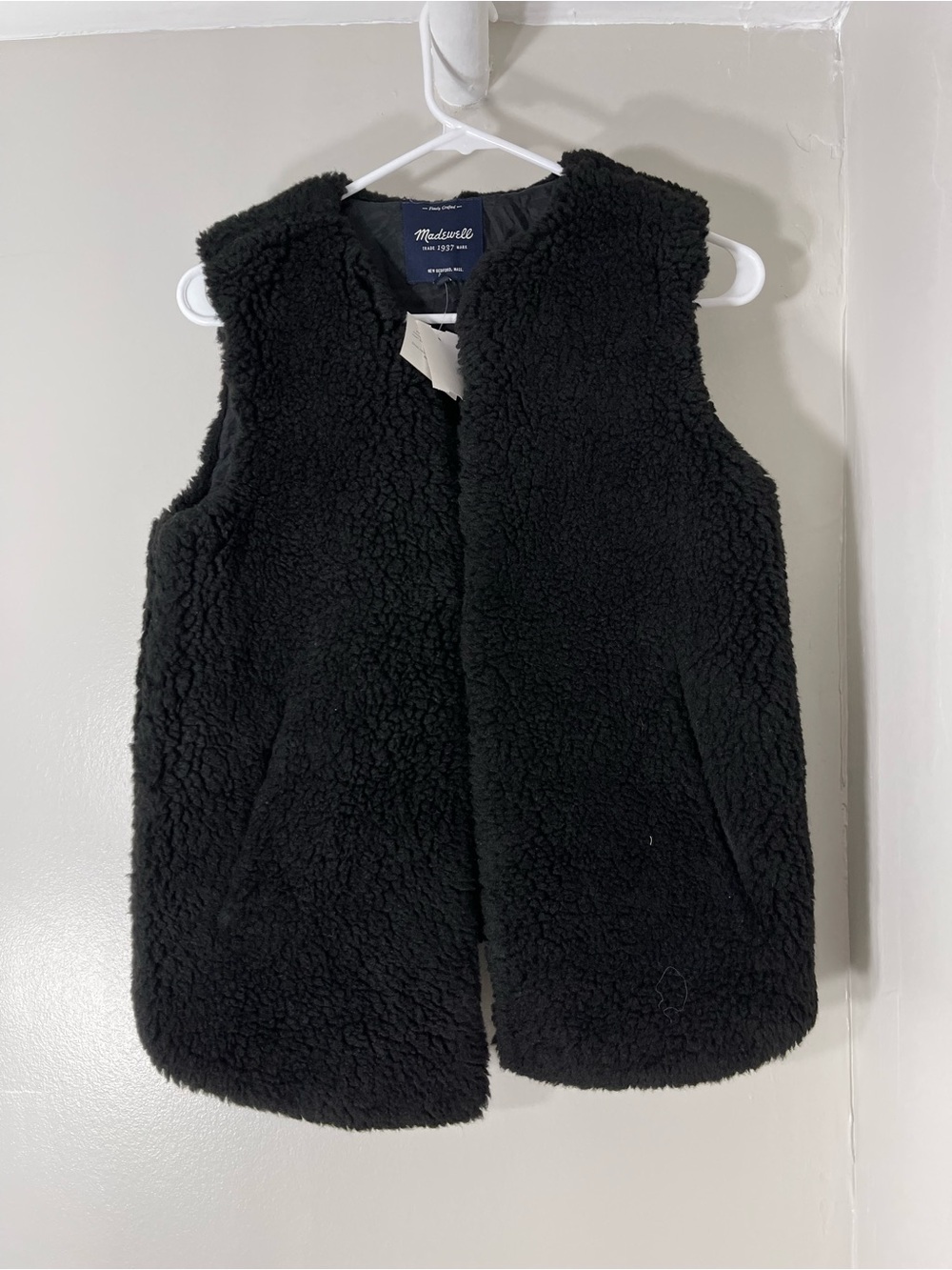 Madewell women’s Black Sherpa Vest